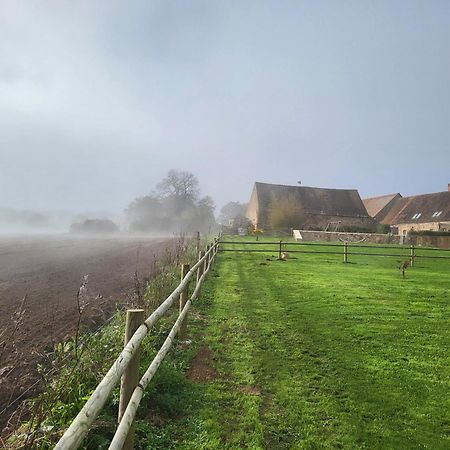 Gite Au Centre De La France Vesdun Esterno foto